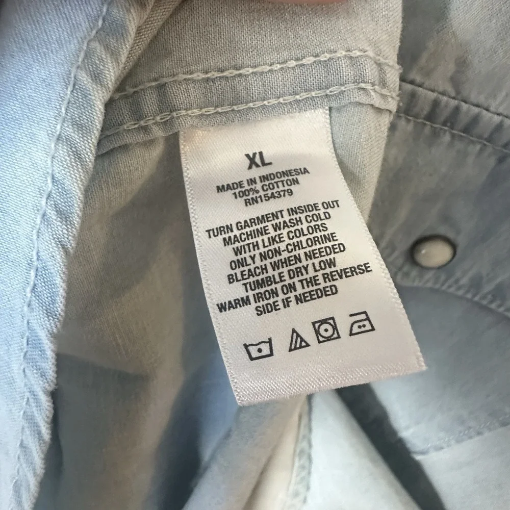 Aeropostale Button Up Long Sleeve Collared Light Denim size XL‎